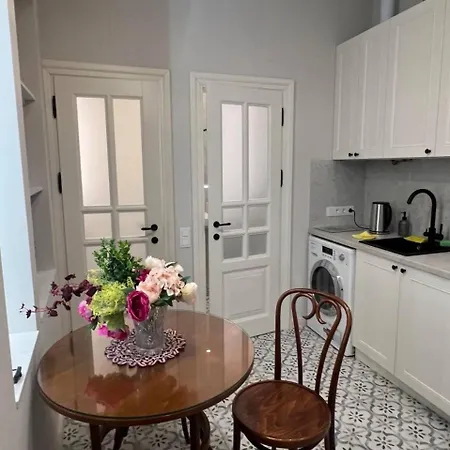 Sweet Near Opera House *